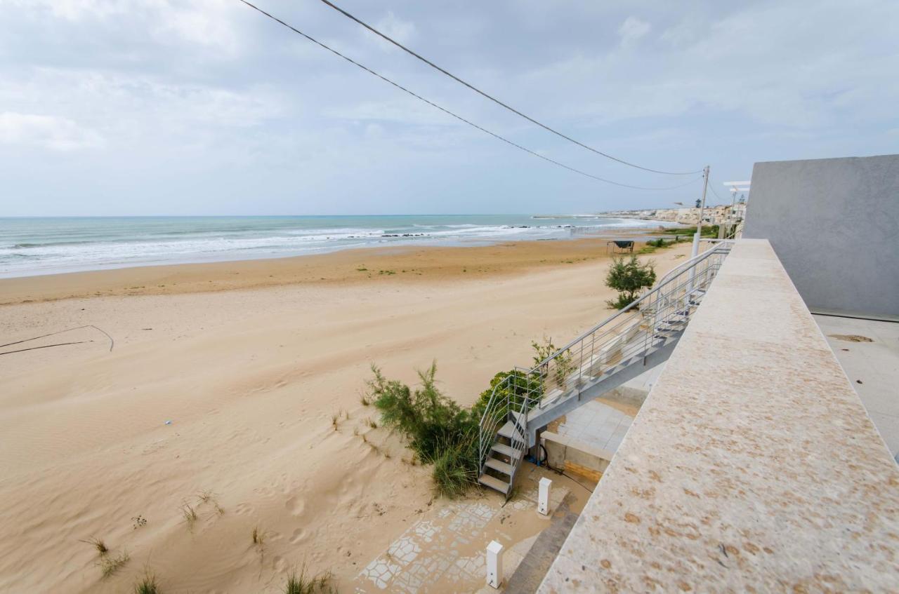 Arisa -Terrazza Privata 60 Mq Sulla Spiaggia Donnalucata  Kültér fotó